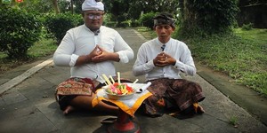 Ginada Tikus Kepanting oleh Nengah Budi dan Dewa Bali