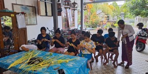 BERKAH : Praktik Membuat Ketupat Bekel