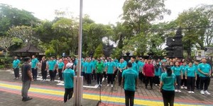 Semangat Kebersamaan di Awal Bulan: Pegawai Kemenag Jembrana Laksanakan Jumat Bersih, Jumat Berkah, dan Ramah Tamah dalam Kegiatan SENJATA