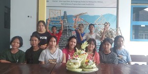 BERKAH : Praktik Membuat Banten Pejati dan Klatkat
