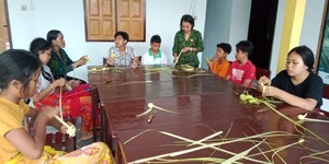 BERKAH : Praktik Membuat Ketupat Bagia