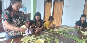 BERKAH : Praktik Membuat Srembeng Daksina