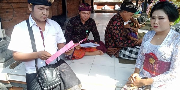Program Inovasi BIMADATU (Bimbingan Agama Dari Pintu ke Pintu) oleh I Putu Agung Antika Sudrawa